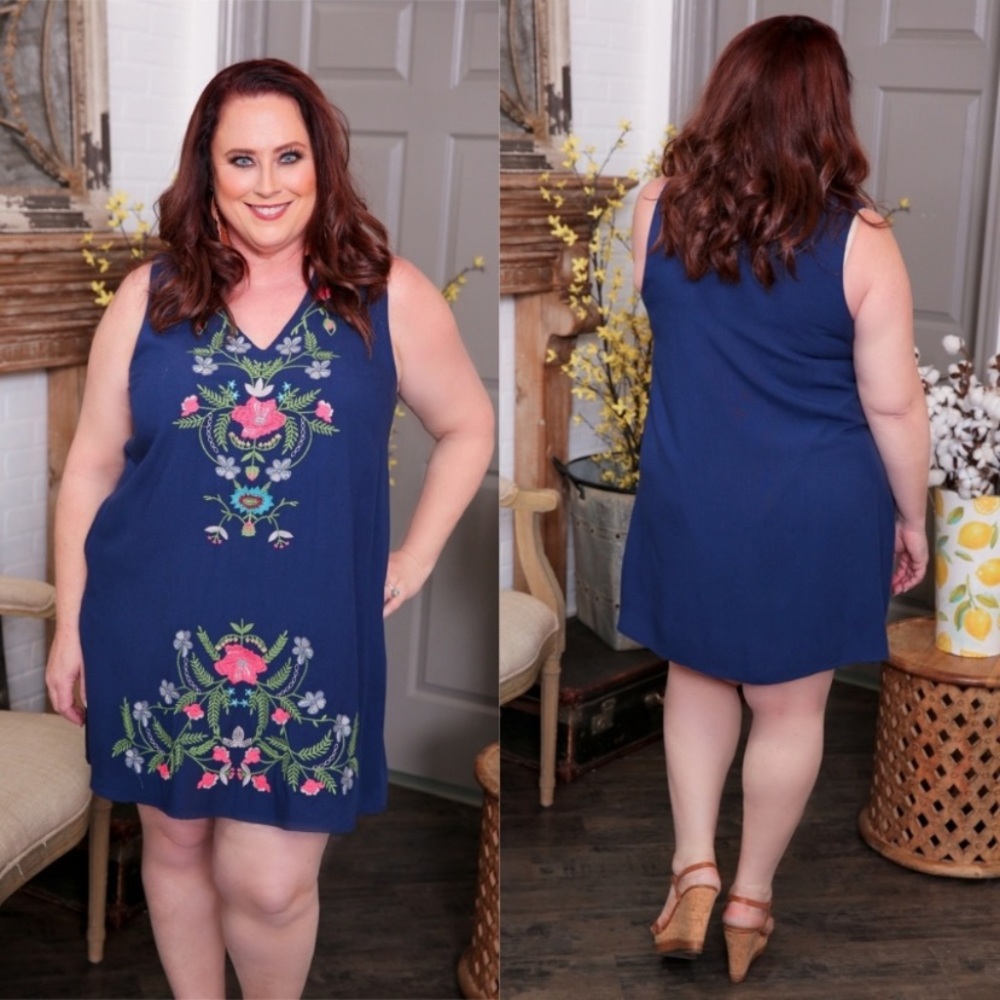 ✨LAST ONE✨PLUS Navy Embroidered Dress - Picture 3 of 3
